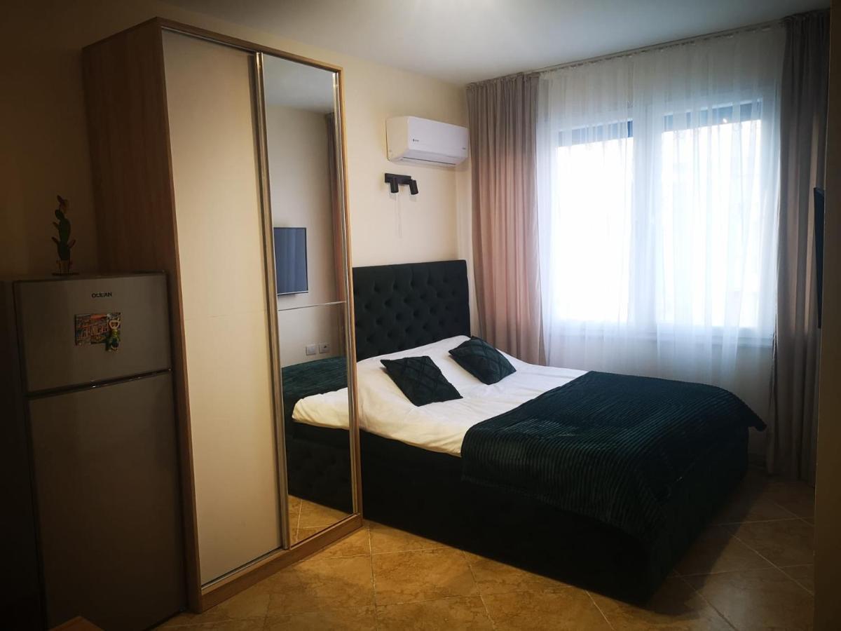 Riviera Deluxe Apartments Vlorë Exterior foto